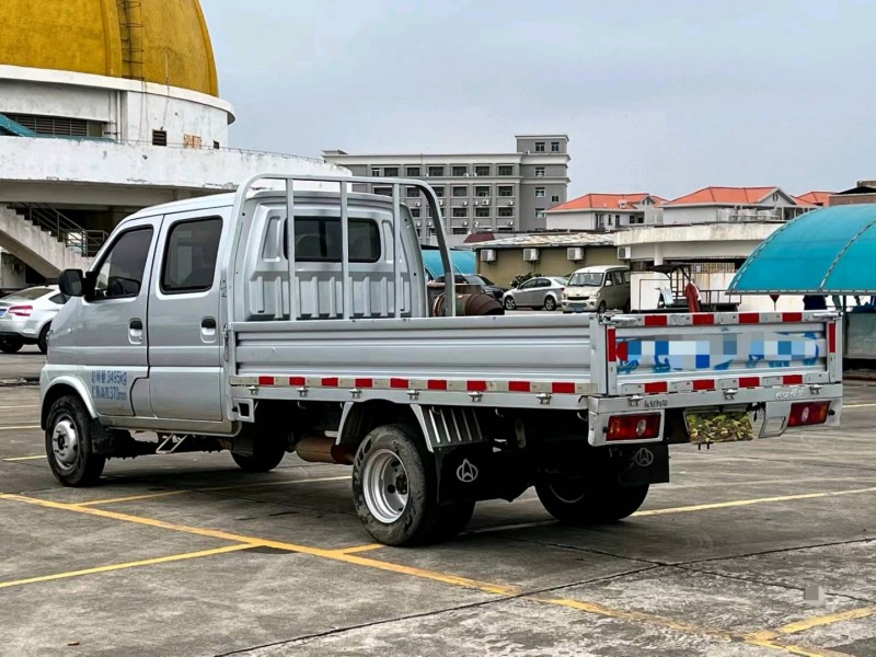 東莞20年長安汽車UNI-T8