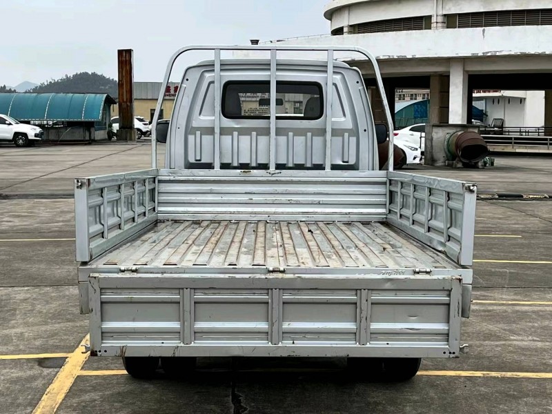 東莞20年長安汽車UNI-T9
