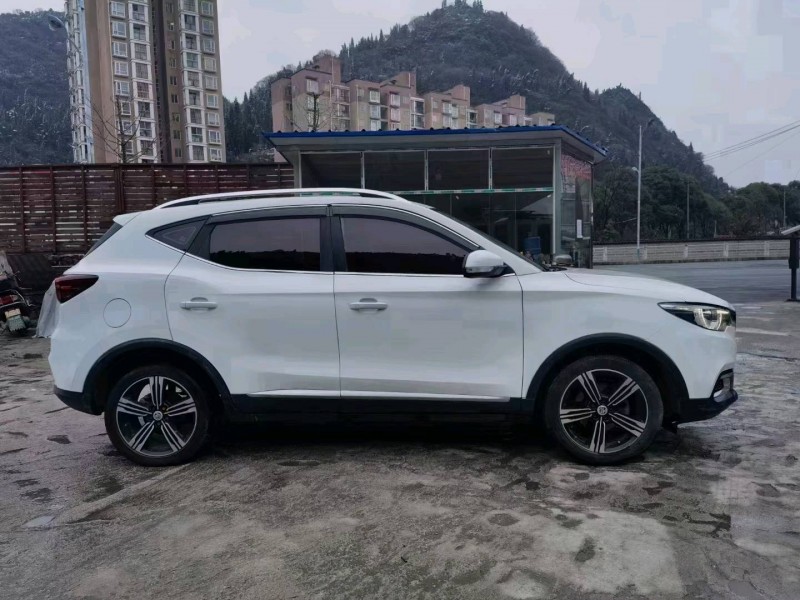 安順17年名爵ZS5