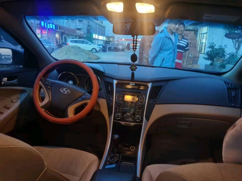 北京13年现代索纳塔八2