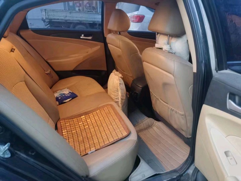 北京13年现代索纳塔八5