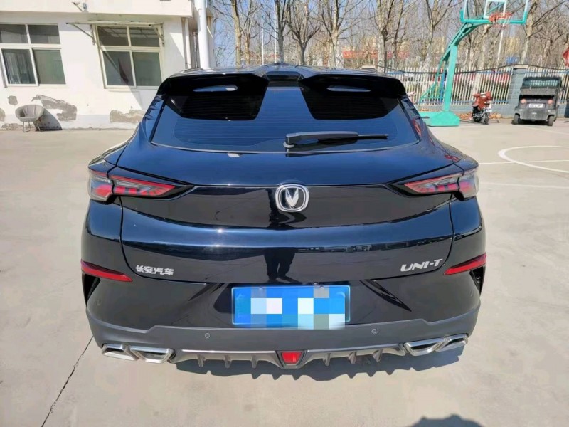 青島20年長安汽車UNI-T8