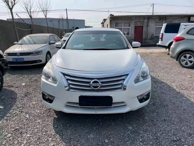 鄂州15年日產天籟1