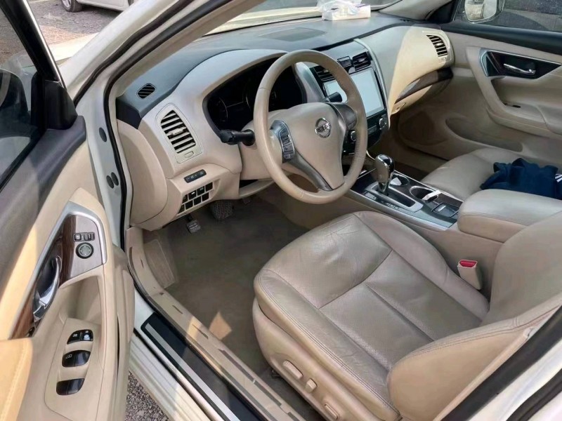鄂州15年日產天籟4