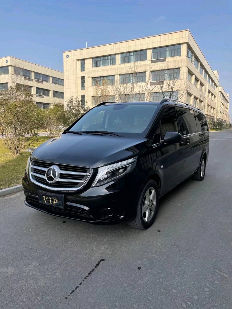 徐州17年奔驰威霆2