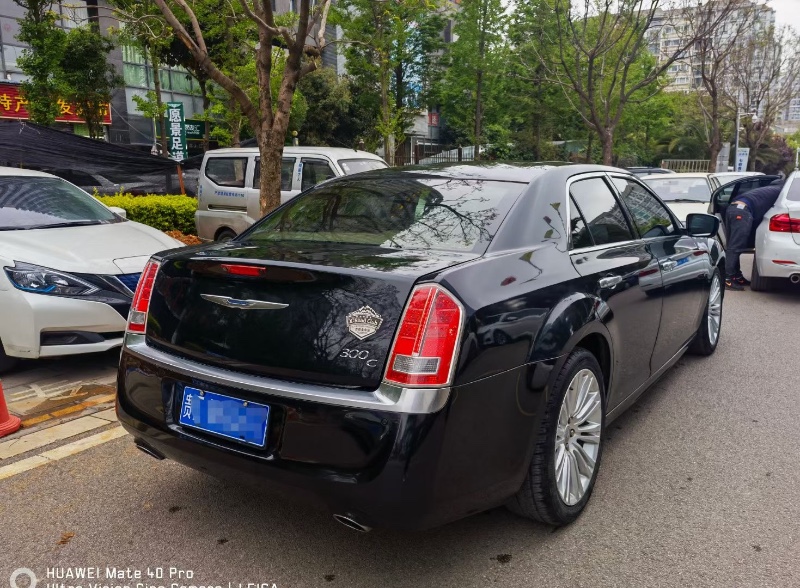 昆明16年克萊斯勒300C4