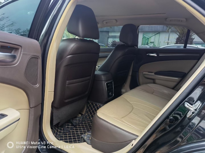 昆明16年克萊斯勒300C1
