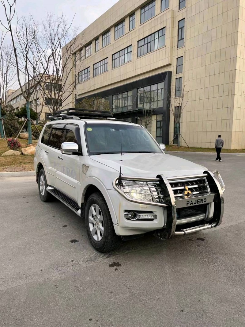 徐州17年三菱帕杰罗7