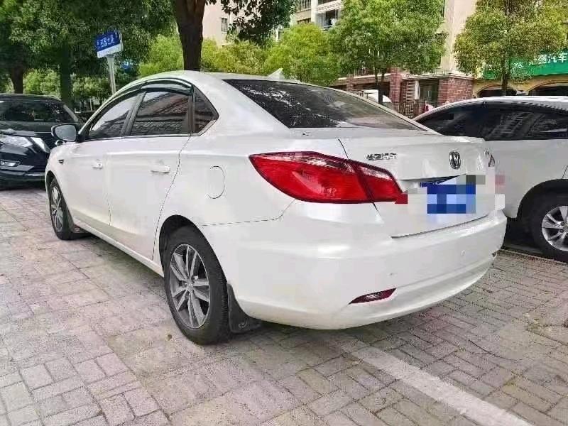 北京15年長安汽車逸動8
