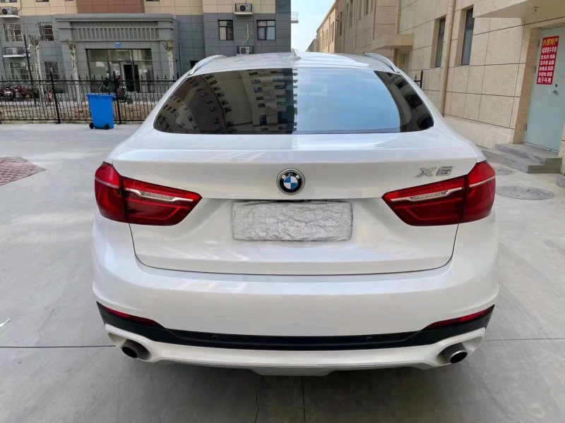 保定15年寶馬X68