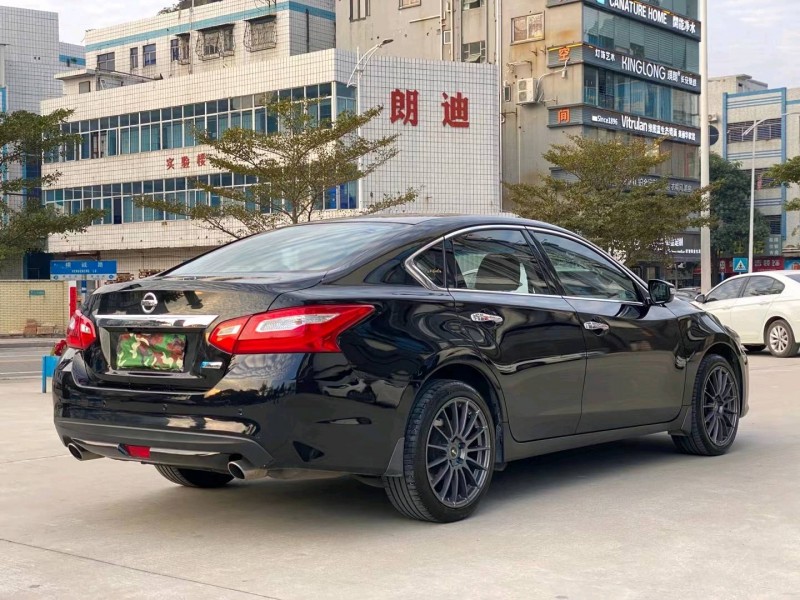 東莞17年日產天籟8