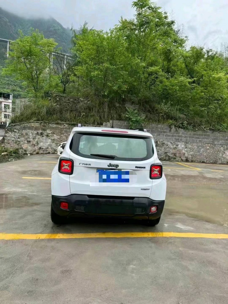 重慶17年Jeep自由俠9