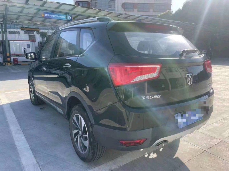 廈門16年寶駿5608