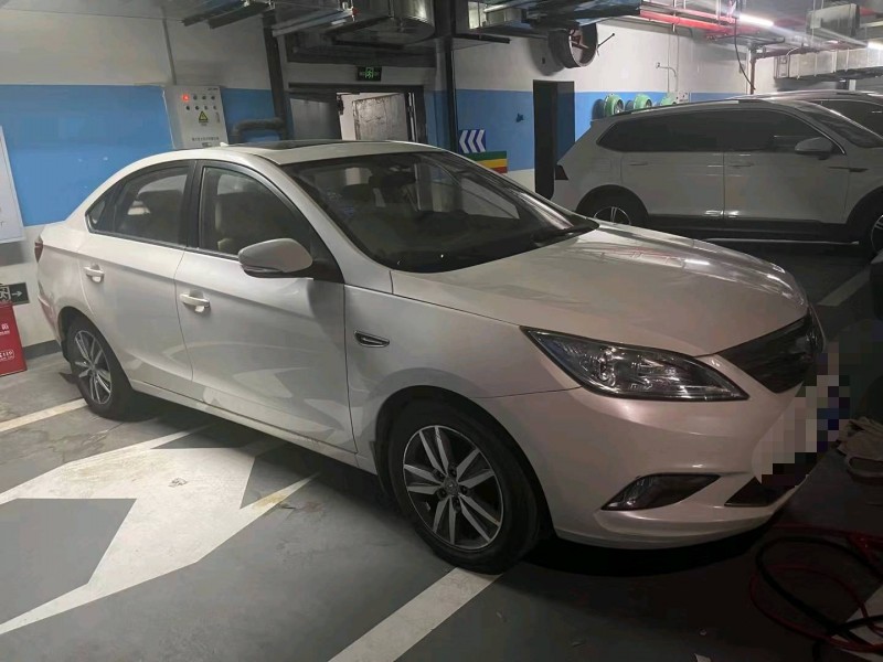 重慶15年長安汽車逸動2