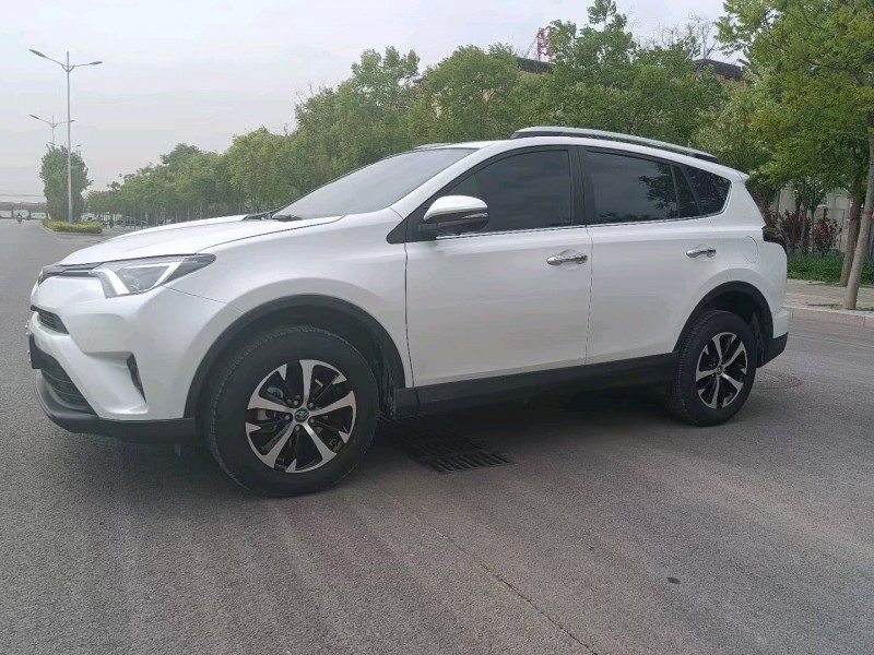 滄州19年豐田RAV42