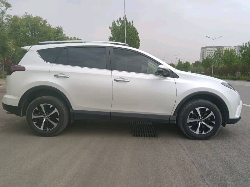 滄州19年豐田RAV44