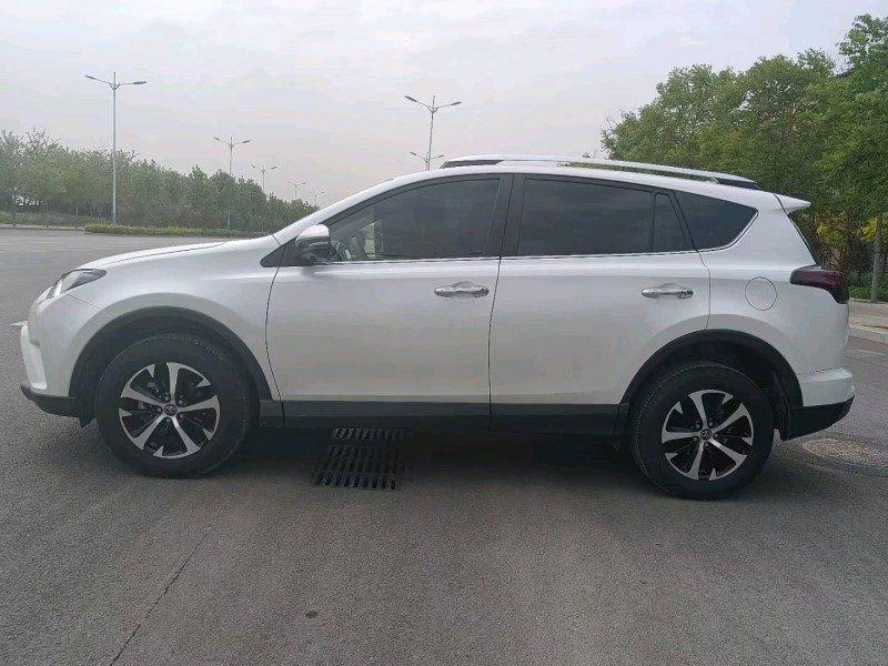 滄州19年豐田RAV43