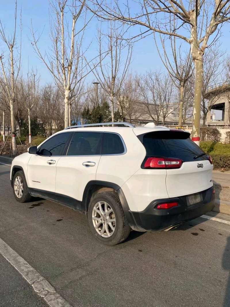 煙臺16年Jeep自由光7