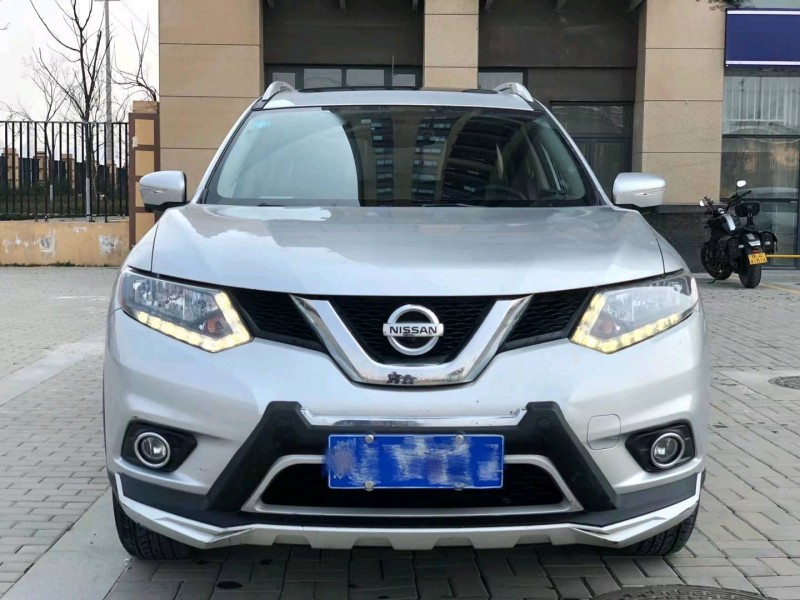 延安16年日產奇駿8
