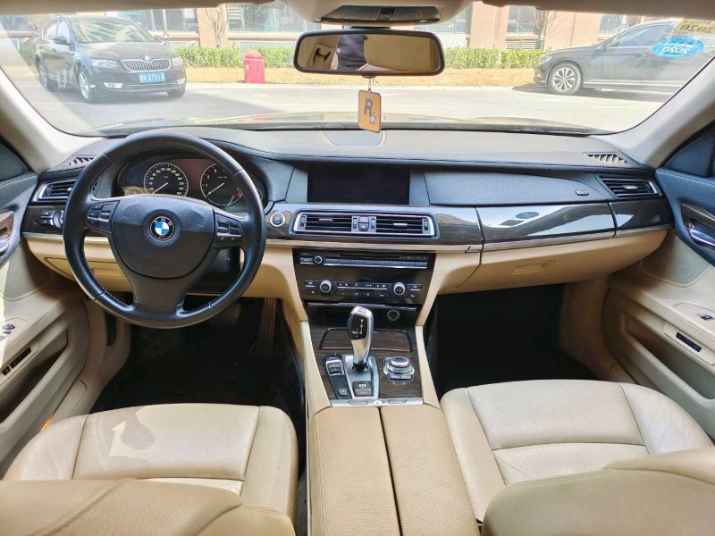 北京11年宝马7系6