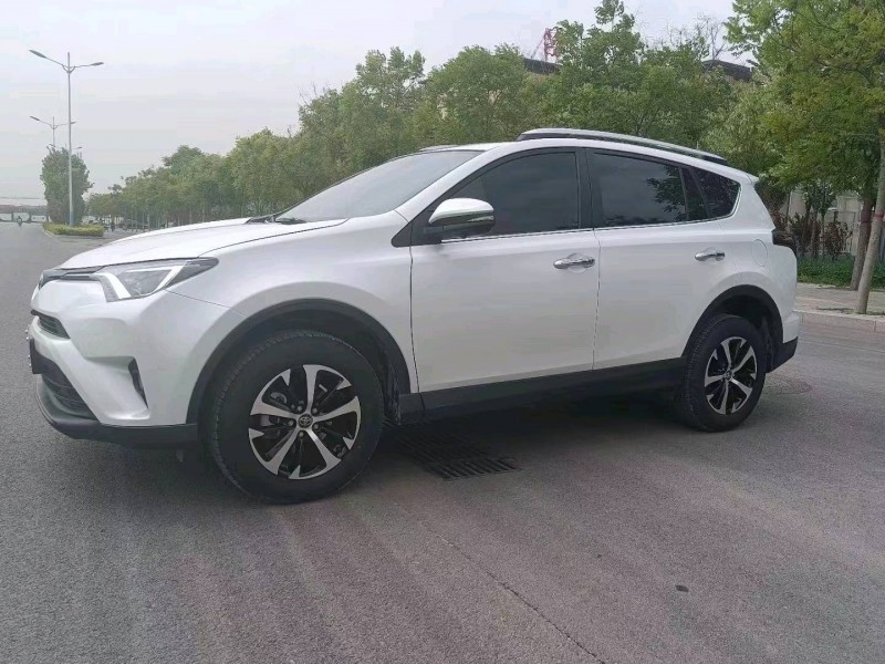 保定19年豐田RAV4榮放2