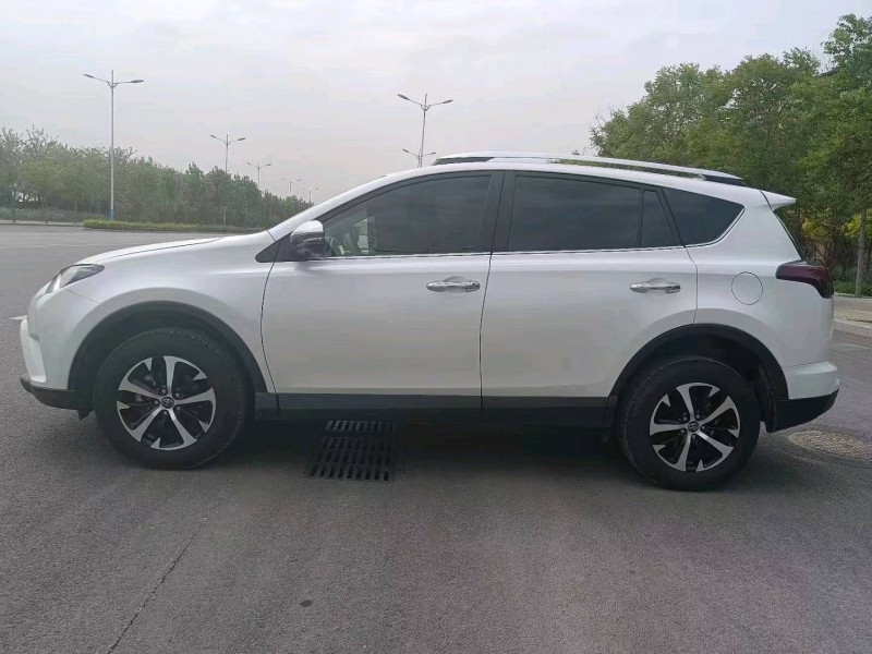 保定19年豐田RAV4榮放3