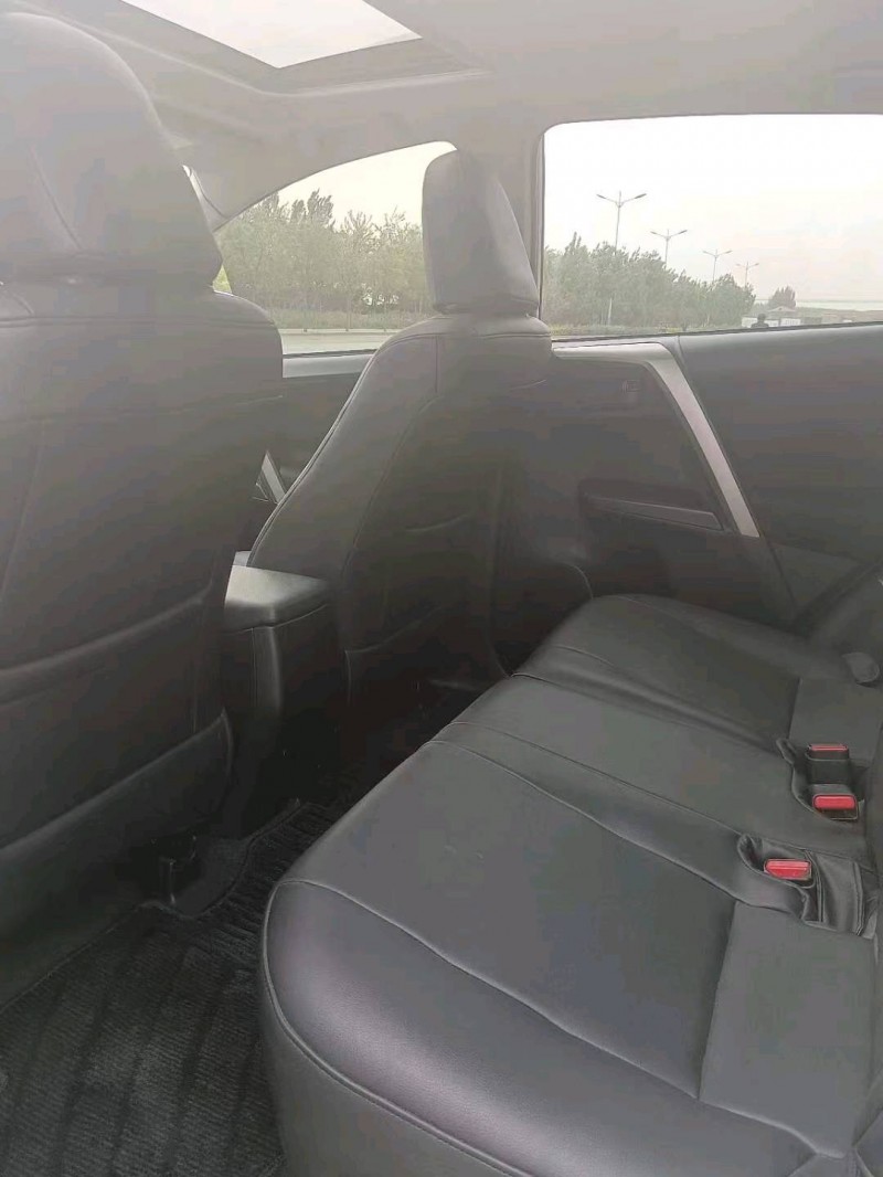 保定19年豐田RAV4榮放4