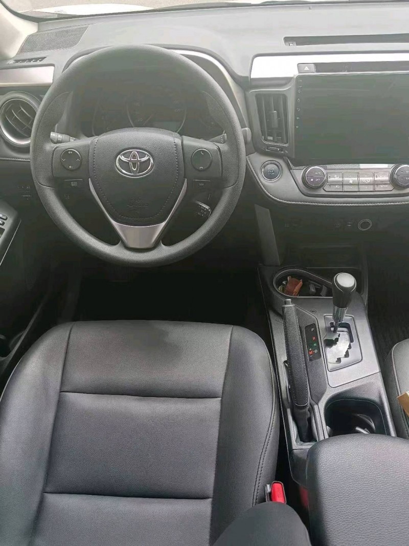 保定19年豐田RAV4榮放6