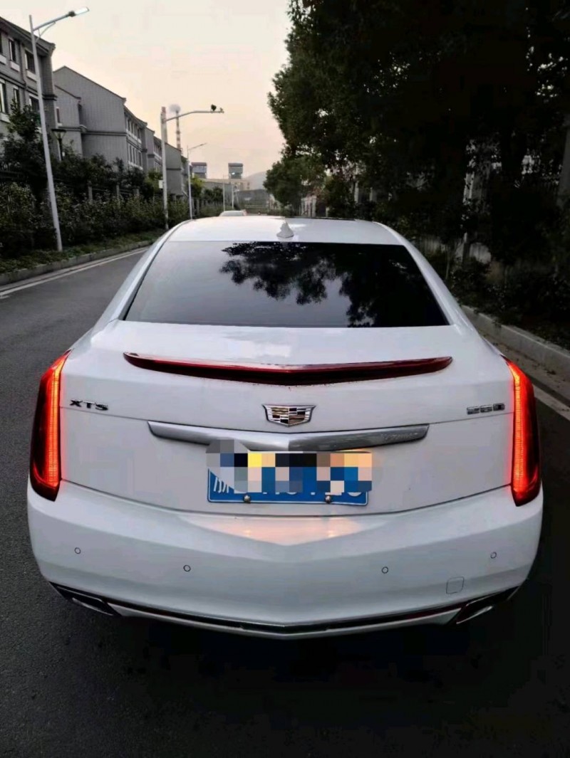 金華17年凱迪拉克XTS3
