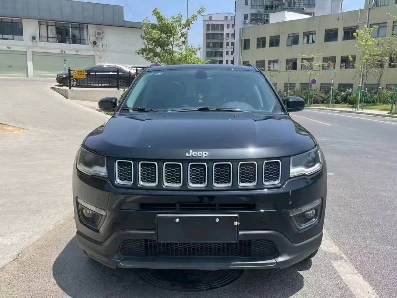 汕頭18年Jeep指南者1