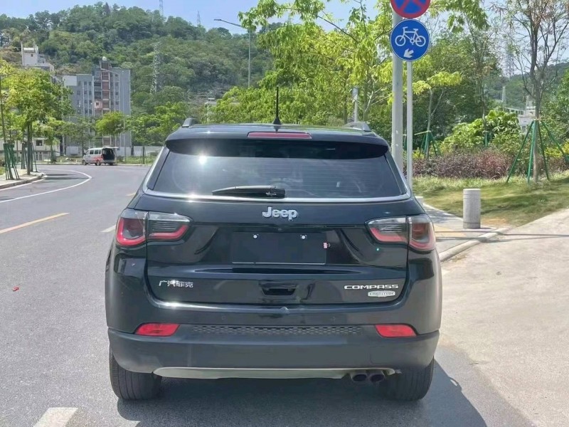 汕頭18年Jeep指南者2