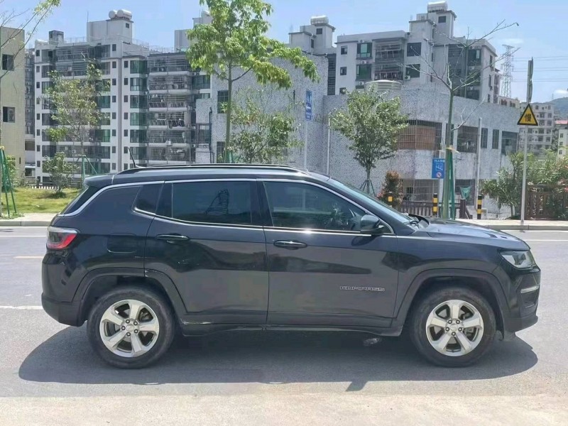 汕頭18年Jeep指南者5