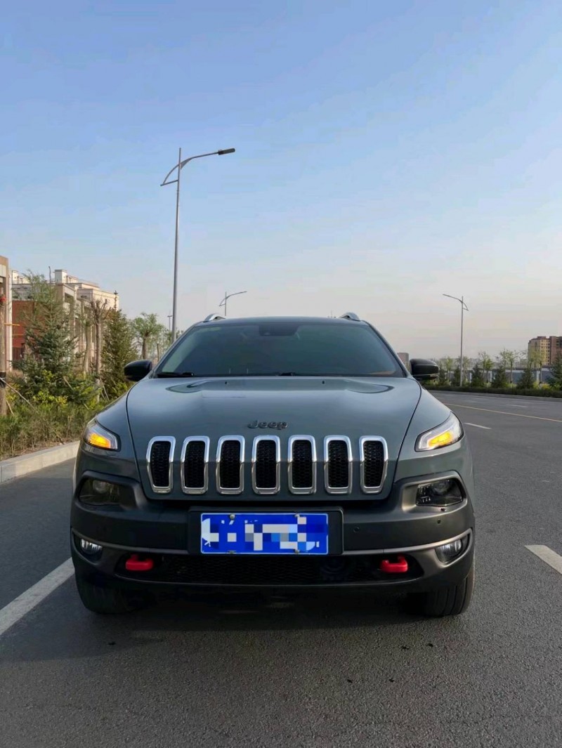 包頭16年Jeep自由光1