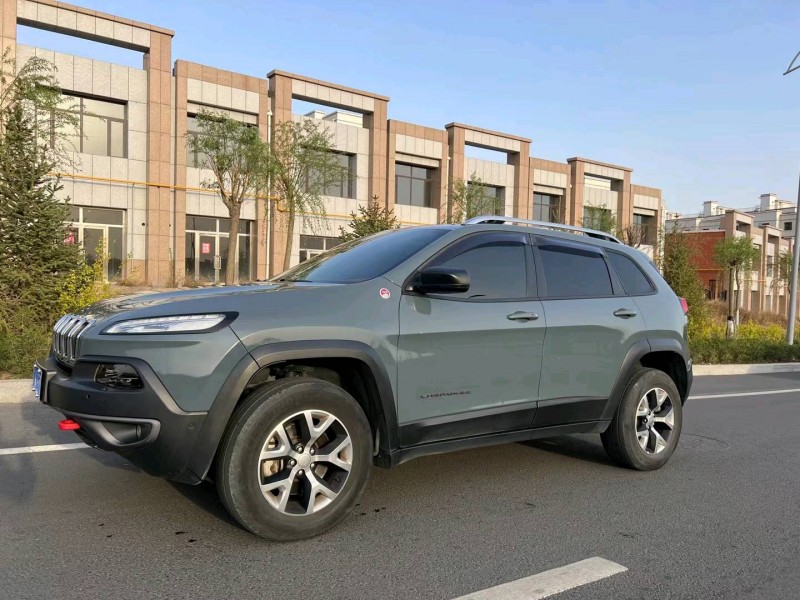 包頭16年Jeep自由光3