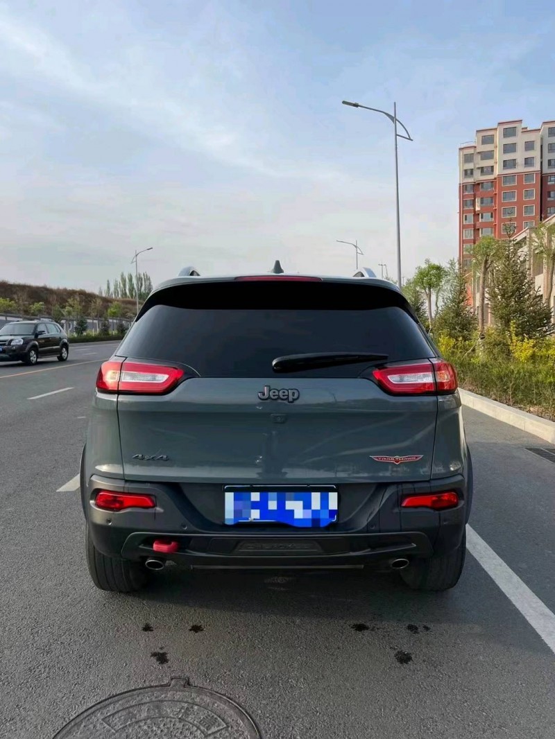 包頭16年Jeep自由光8