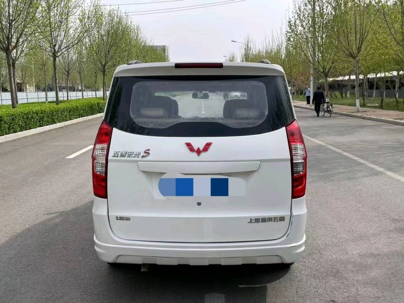 保定15年五菱汽車宏光4