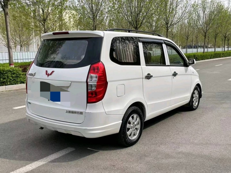 保定15年五菱汽車宏光5