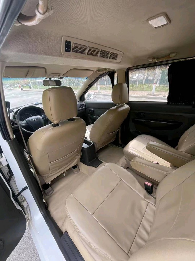 保定15年五菱汽車宏光8
