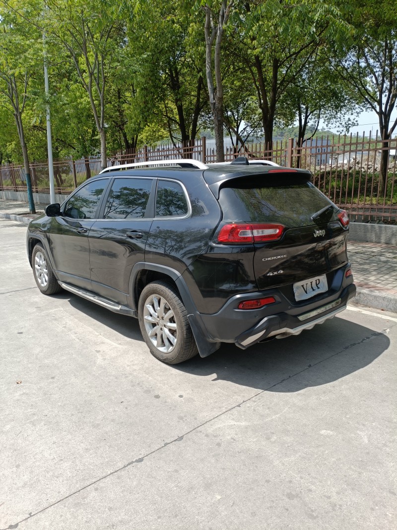 宜昌16年Jeep自由光2