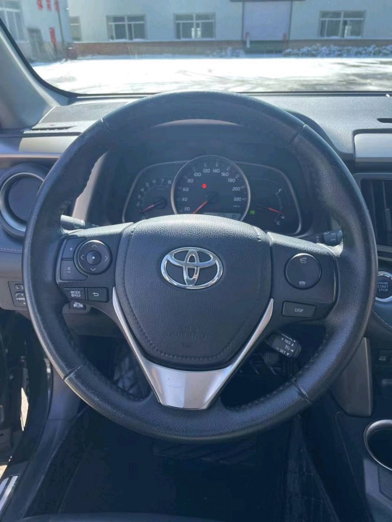 沈陽16年豐田RAV49