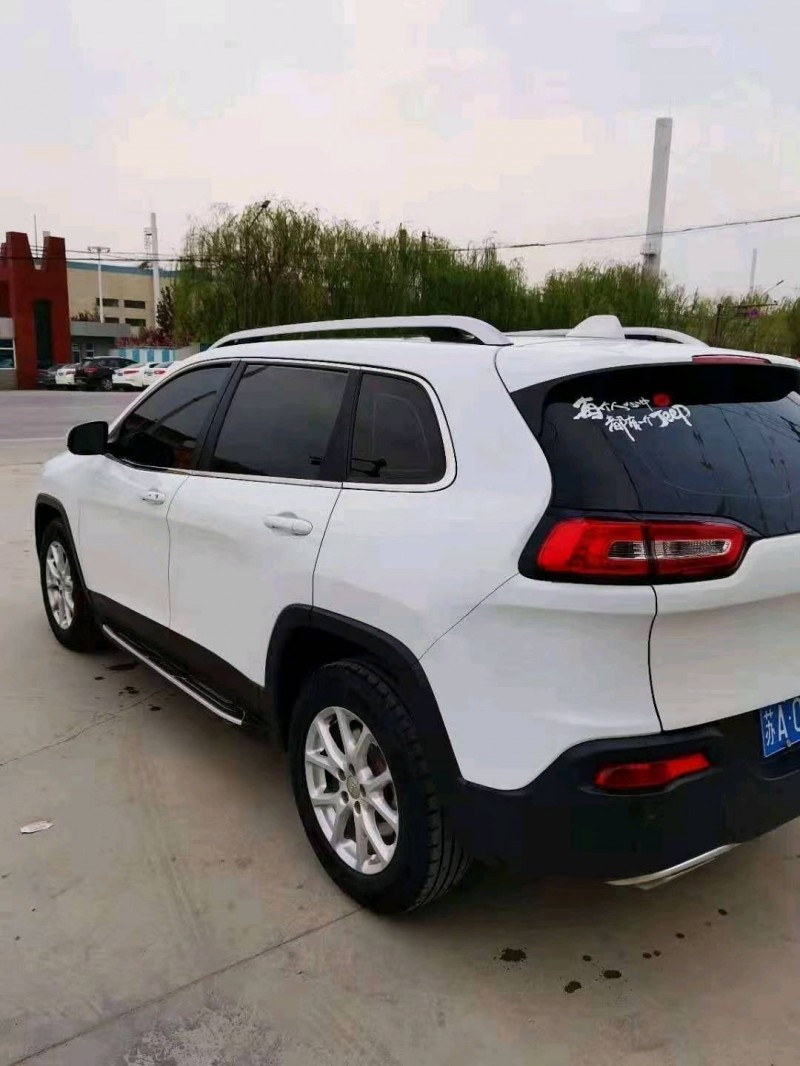 保定17年Jeep自由光5