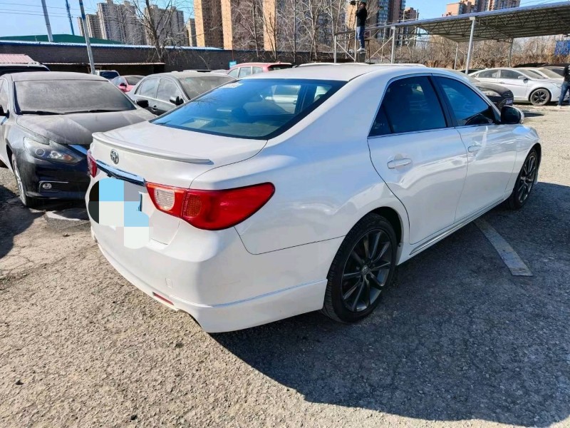 保定13年丰田锐志5