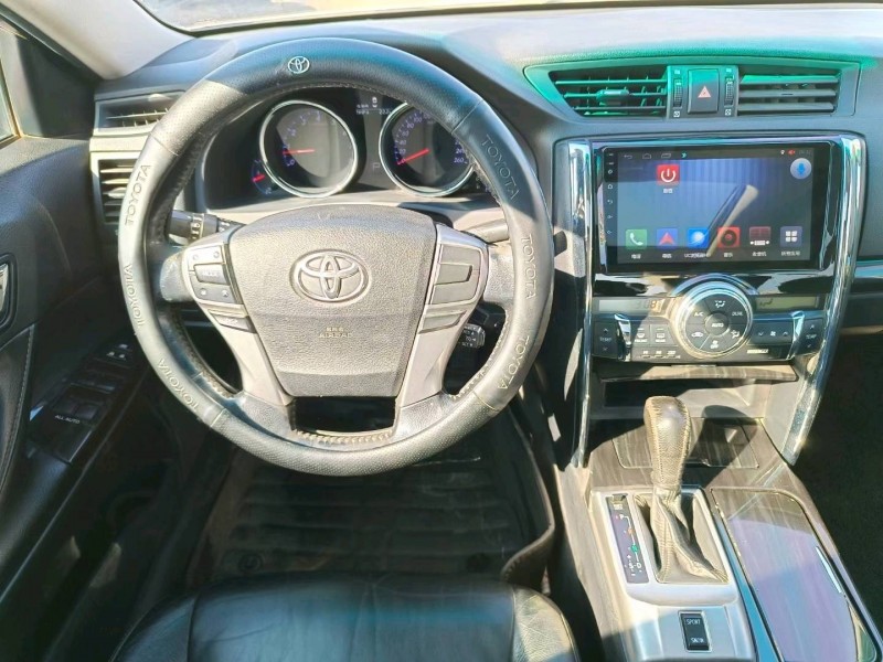 保定13年丰田锐志8