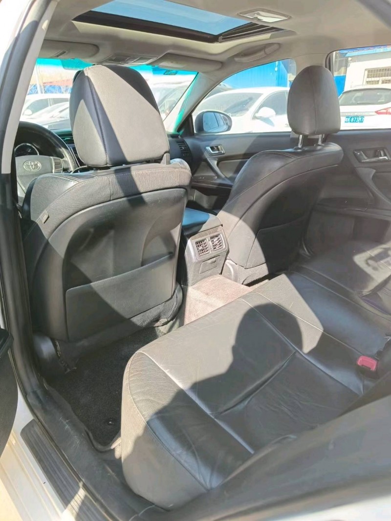 保定13年丰田锐志7