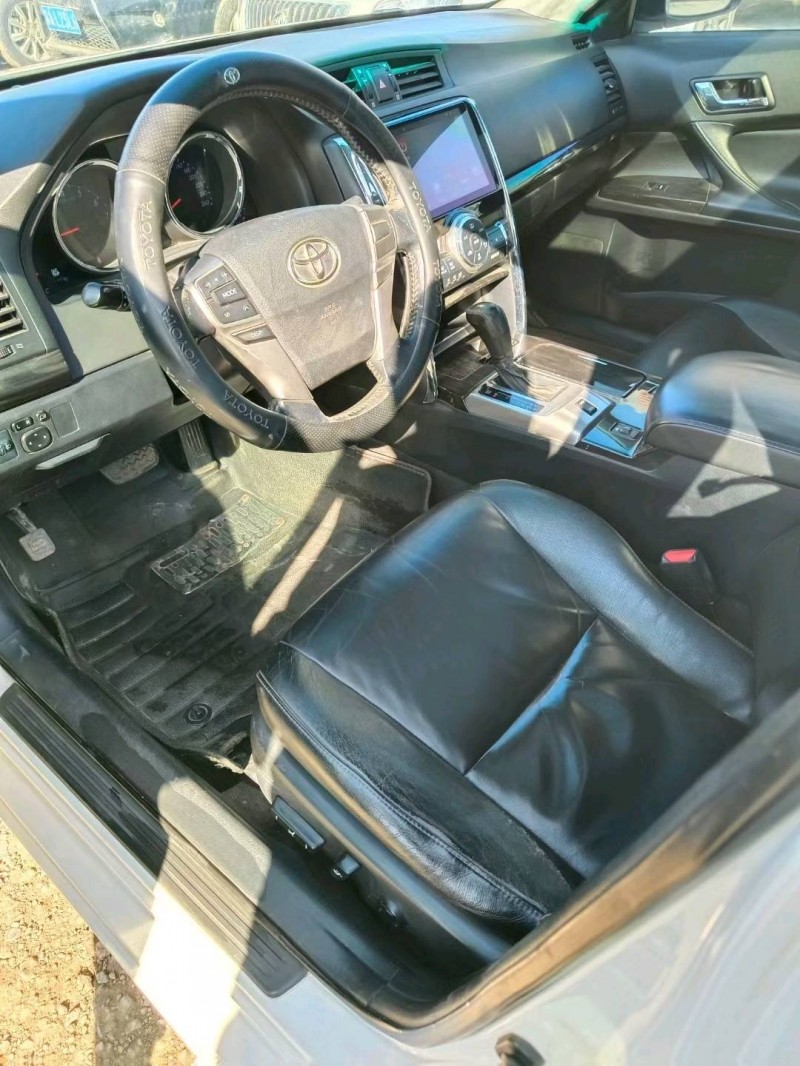 保定13年丰田锐志9