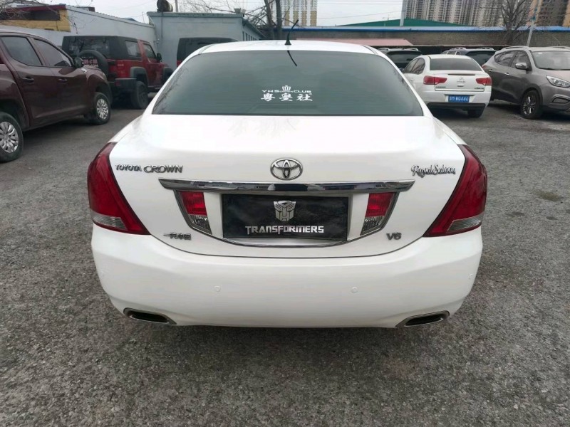 保定10年丰田皇冠4
