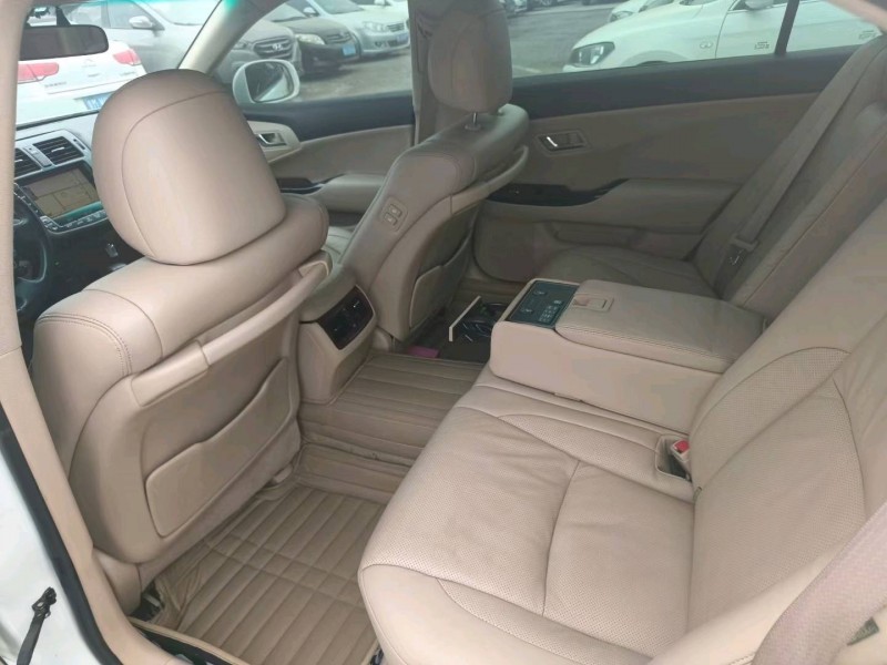 保定10年丰田皇冠7