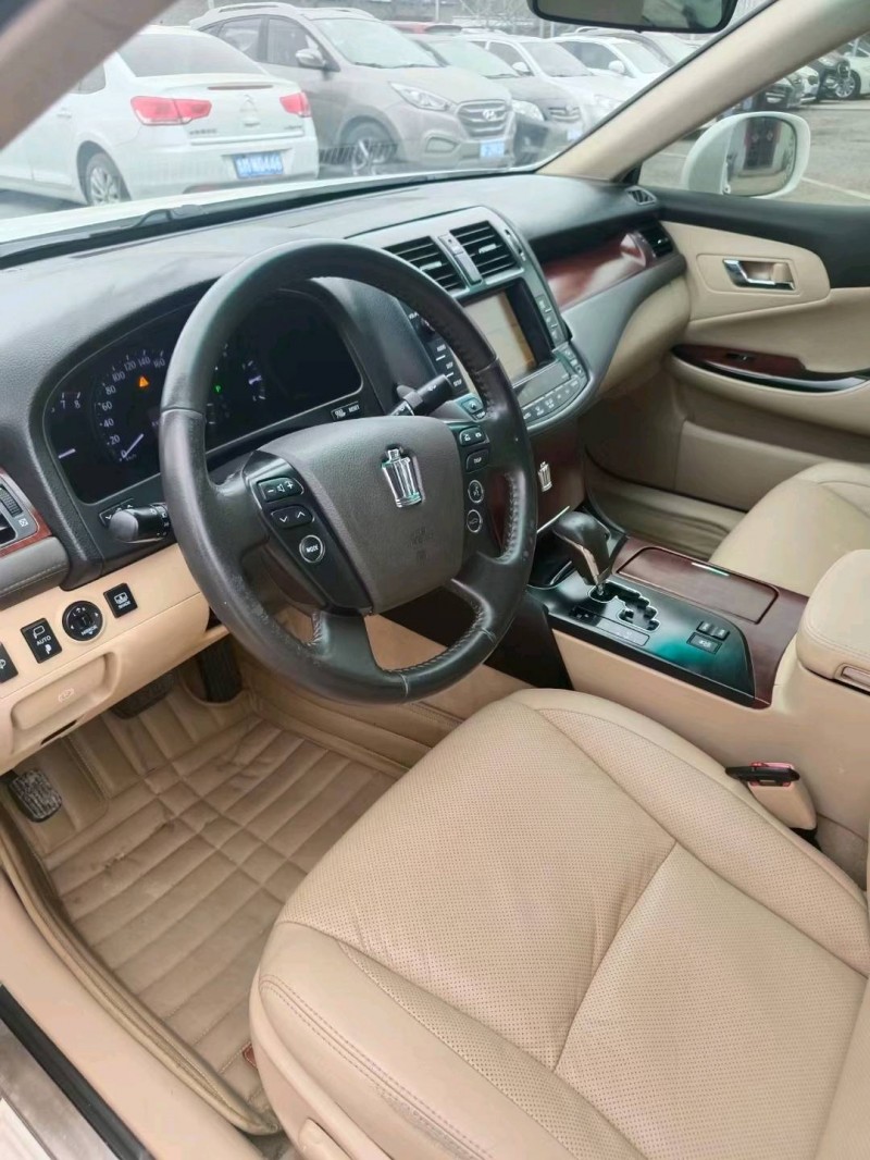 保定10年丰田皇冠9