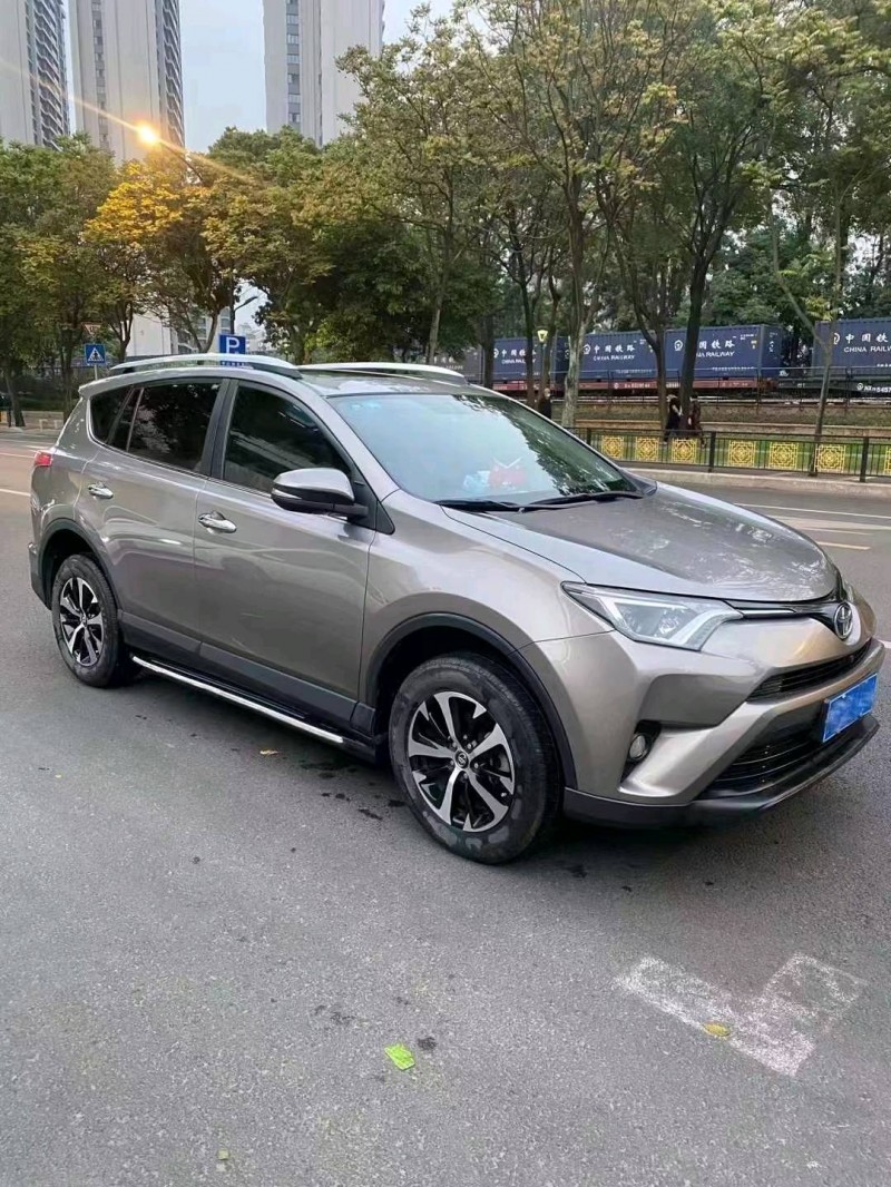 廈門18年豐田RAV42