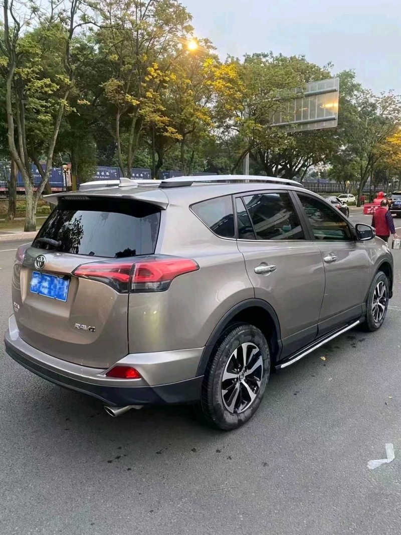 廈門18年豐田RAV47
